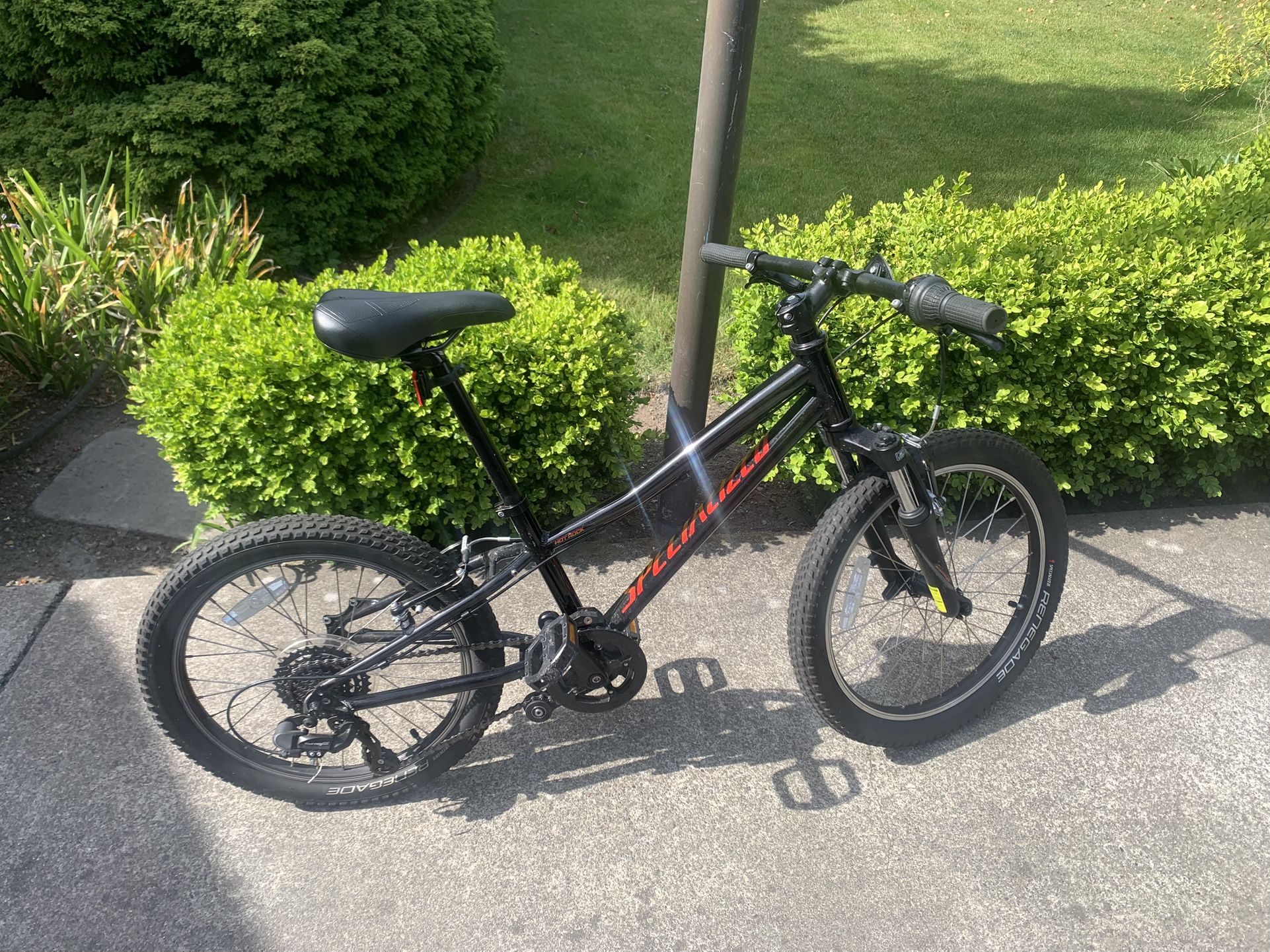 (LIGHTLY USED) Specialized 2020 Hot Rock 20 Bike For Kids