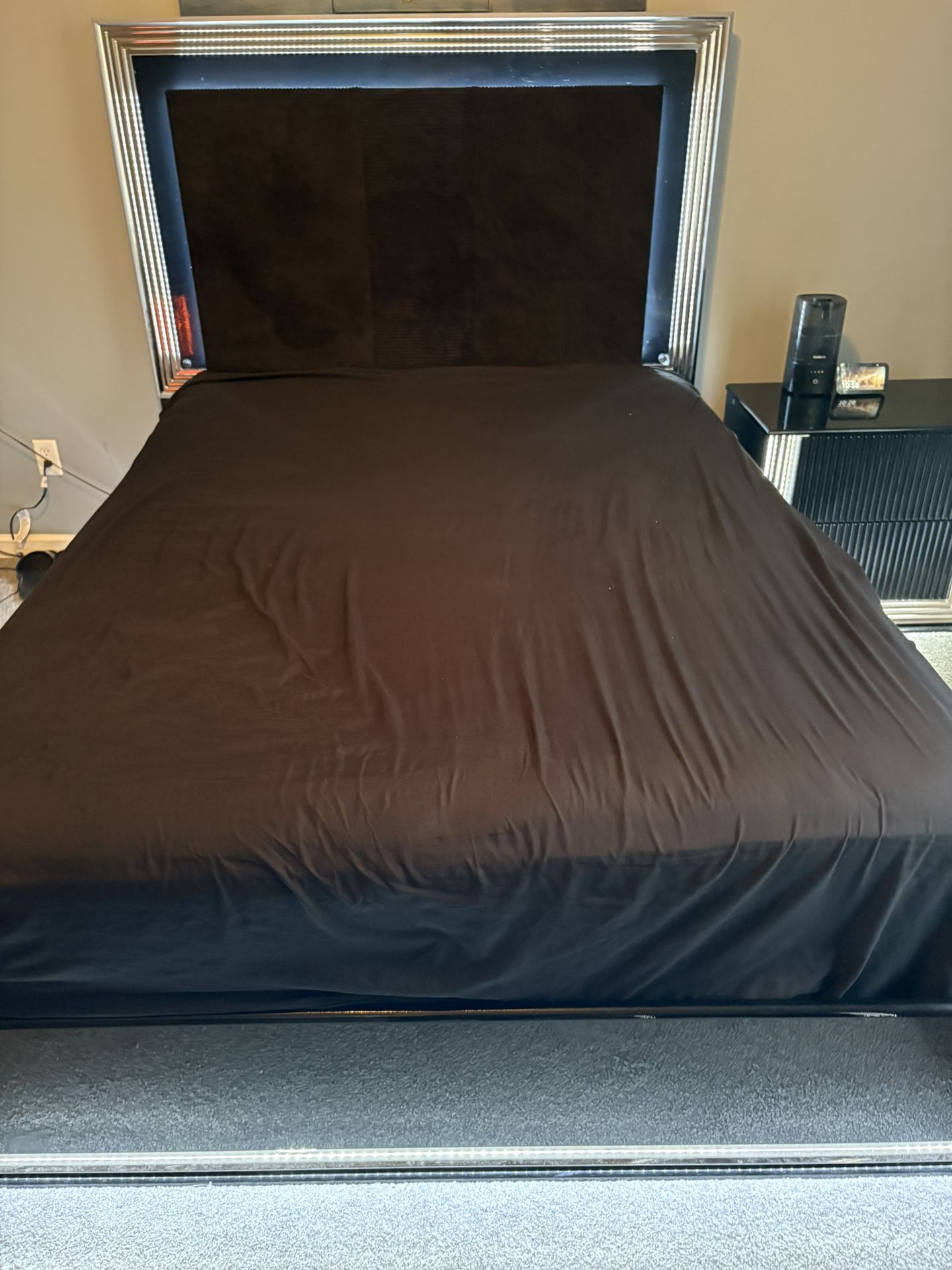 LED Queen Bedroom Set