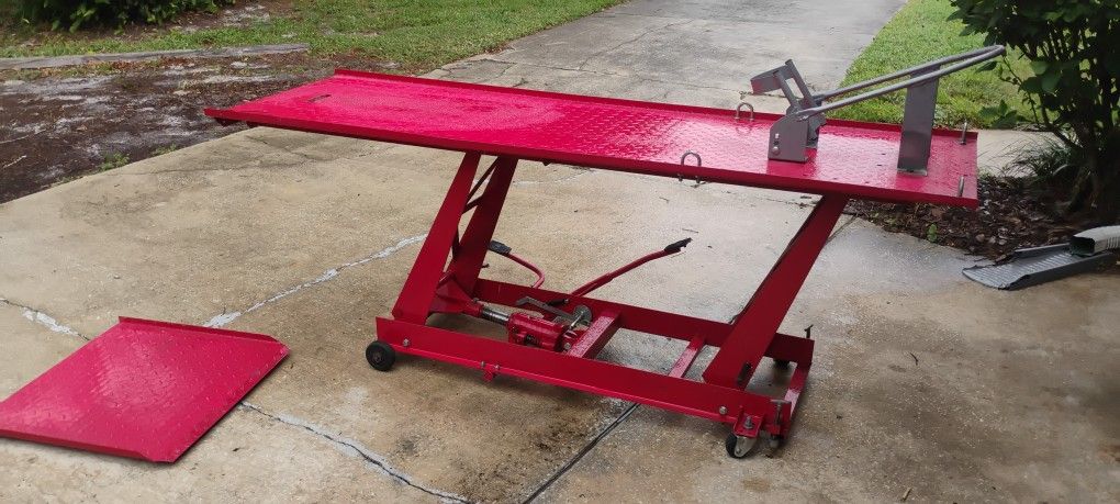 Motorcycle Hydraulic Lift with updated front wheel chock. Great Condition.