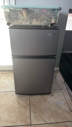 Mini fridge