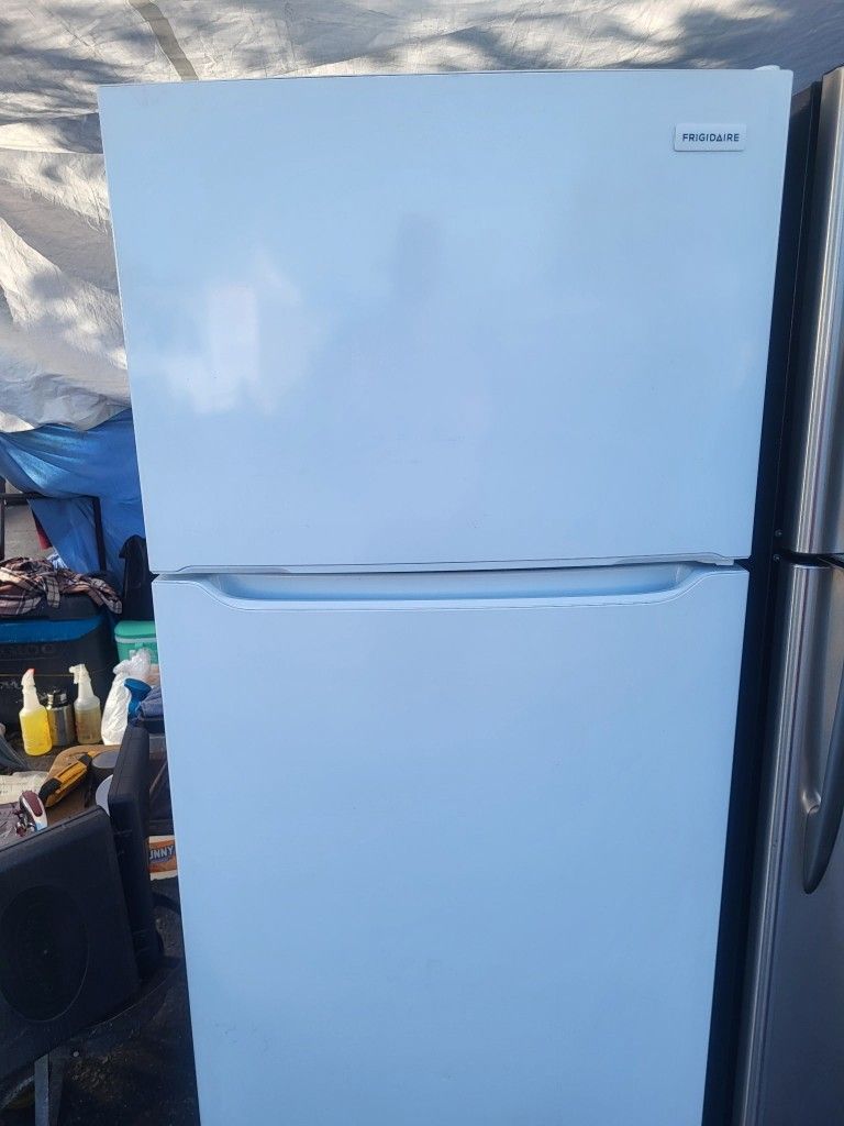 White Frigidaire Refrigerator/3  Months Of Warranty And Free L Local