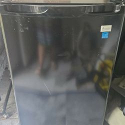 Avanti compact mini refrigerator