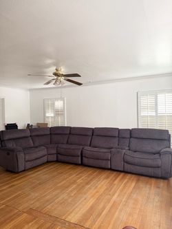 Recliner sectional