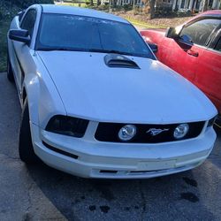 FORD MUSTANG 2008 WITH 170 MILES