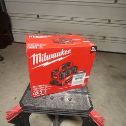 Milwaukee 6port rapid charger packout