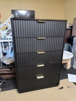 31.5" Wide Modern Chest Of Drawers, Fluted Dresser For Bedroom With 5 Drawers