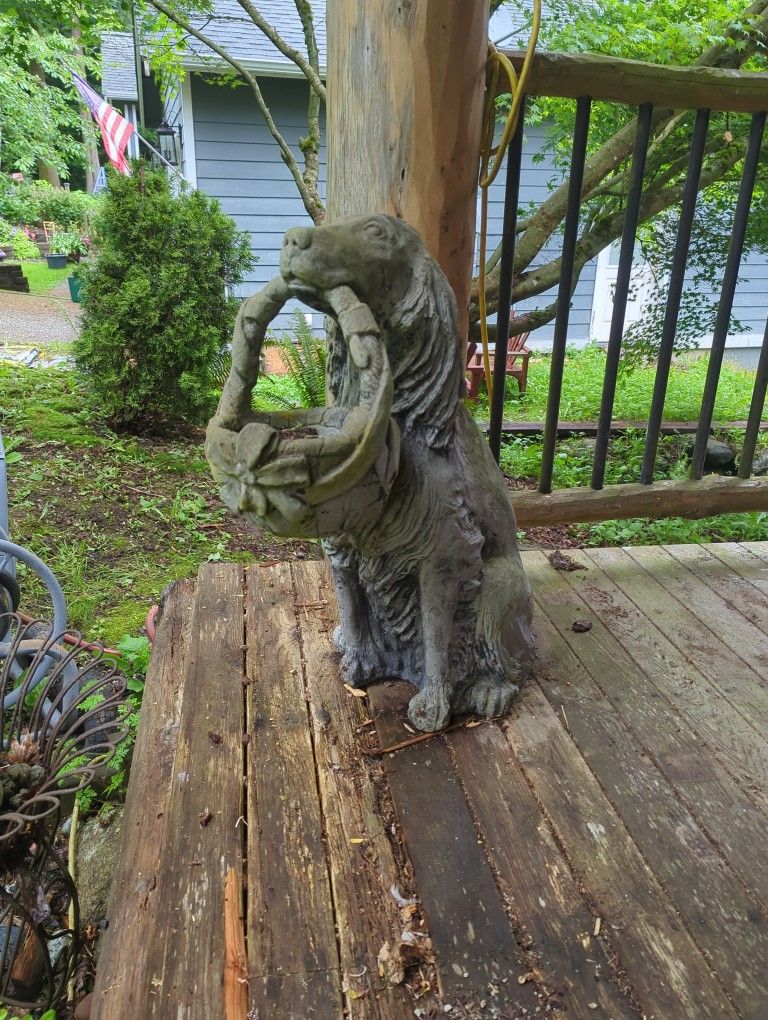 Golden Retriever Yard Figure