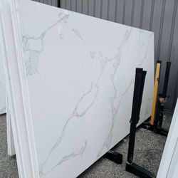 QUARTZ STONE SLABS SUPER JUMBO IN CALACATTA WAVE MIXED 📏Each slabs cover  75.7 sq.ft, Thickness 3 cm 🔥Price $1049 per Slab🔥 
