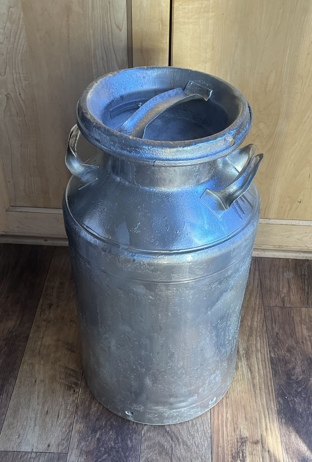 Vintage Steel 10 Gallon Farmhouse Dairy Metal Milk Can with Lid