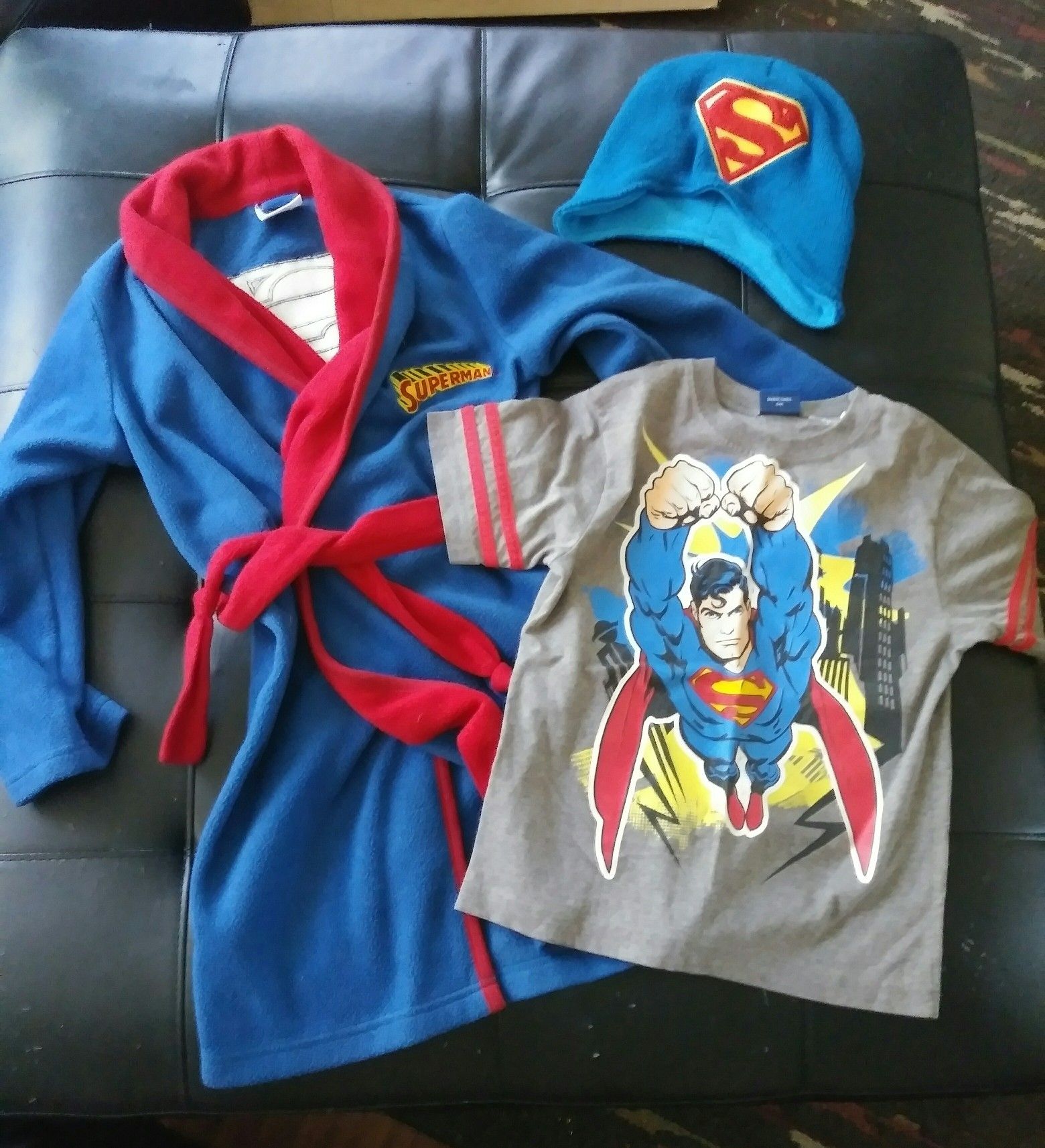 Superman robe, Shirt & Winter hat. - size 6/7