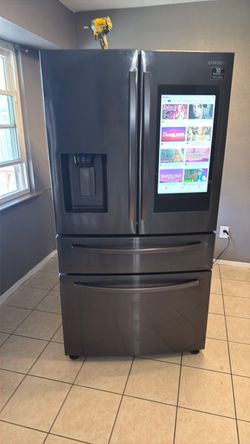Smart refrigerator with TV screen