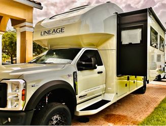 Grand Lineage Series F Class Super C only 7000 miles in Excelente condition