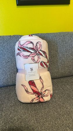 Victoria secret blanket     New with tags