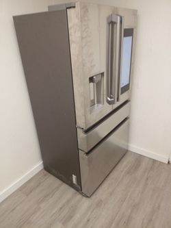 SAMSUNG REFRIGERATOR
