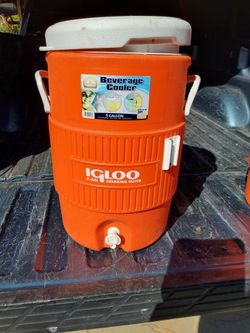 Igloo 5 gal water jug
