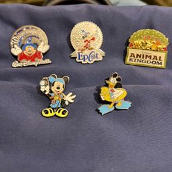 Disney pins