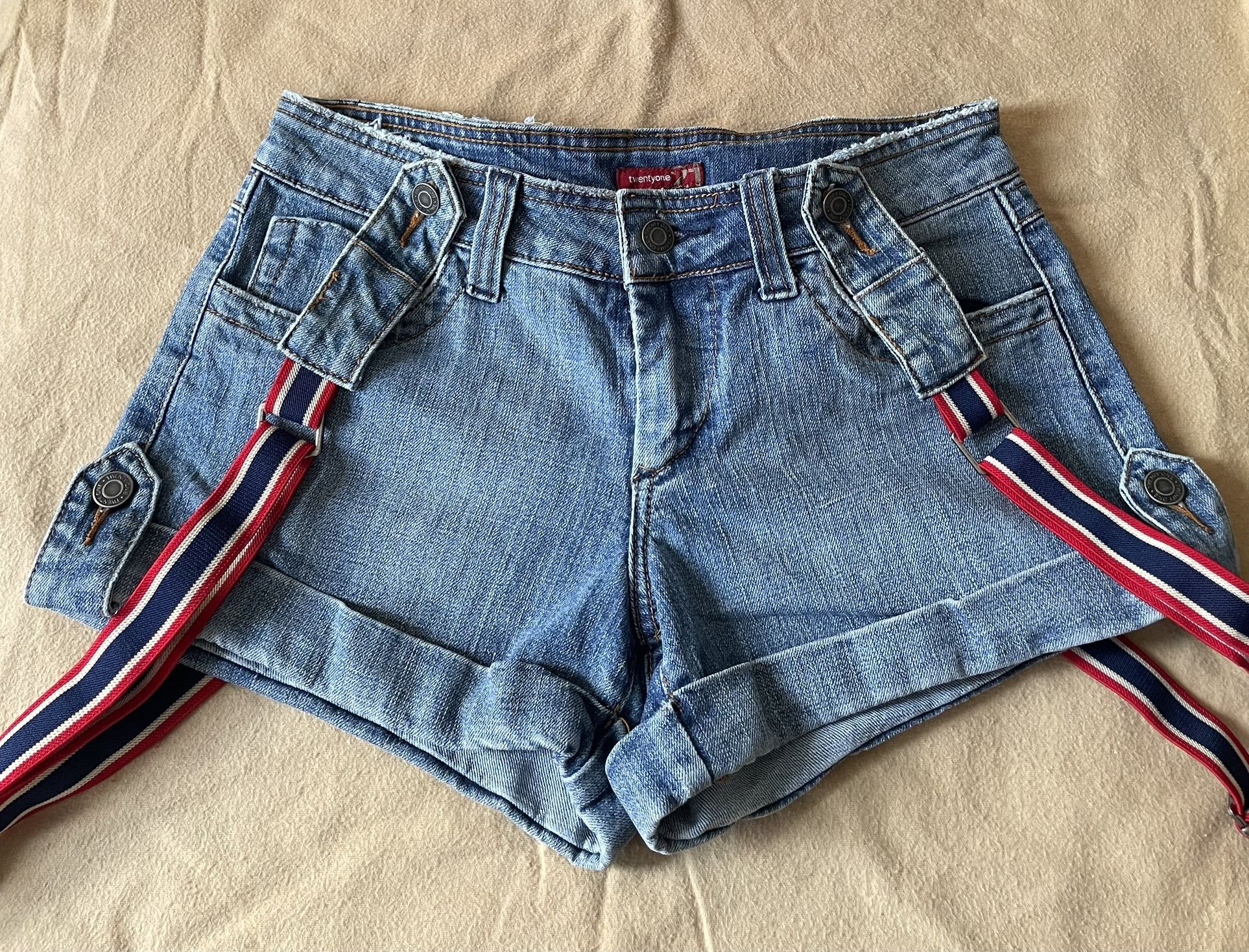 Shorts With Suspenders New Size 28