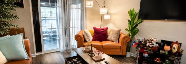 🛋️ Living Room Sofa Set + Coffee Table For Sale – $700 OBO