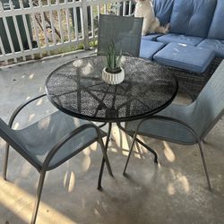 Patio Table / Chairs