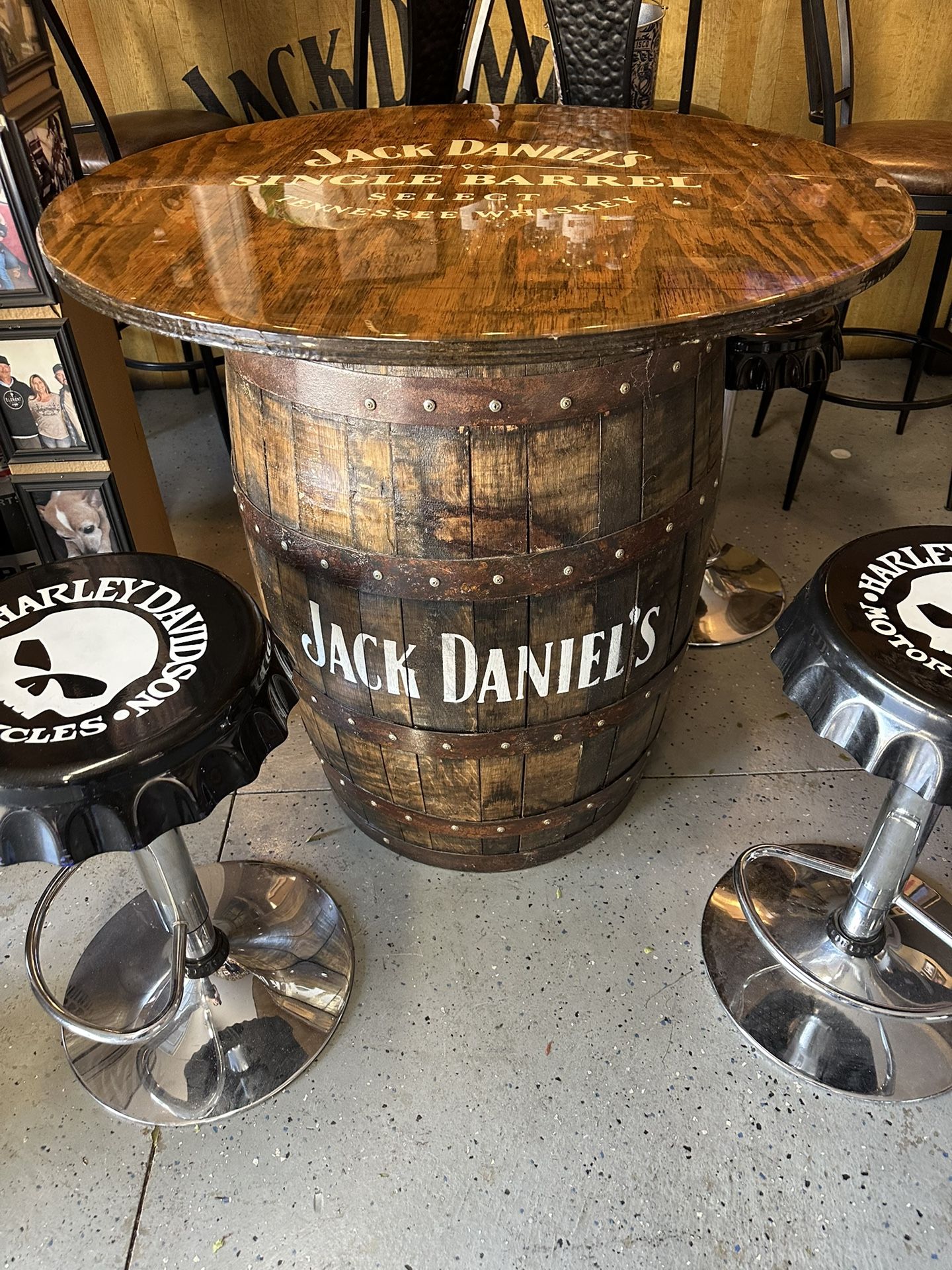 Jack Daniel Barrel Tables With Harley Davidson Bottle Cap Stools