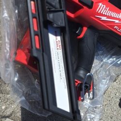Milwaukee
M18 FUEL 18-Volt Lithium-Ion Brushless Cordless Gen II 15-Gauge Angled Finish Nailer (Tool-Only