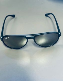 Ray-Ban RB 4320-CH Chromance Polarized Sunglasses - Matte Black/Silver Mirror Product Overview Upgrade your eyewear with these authentic Ray-Ban RB 43