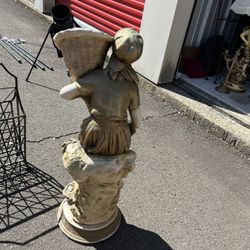 A Lady Statue Decoration Butifull