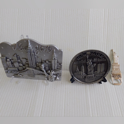 New York City souvenirs: Statue of Liberty & the former Twin Towers Lot Of 3
