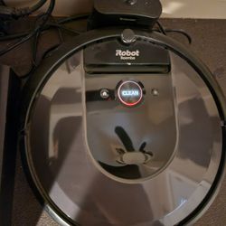 iRobot - Roomba i7 Wi-Fi Connected Robot Vacuum - Charcoal