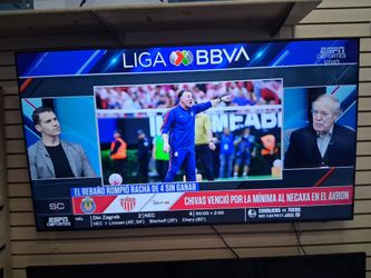 70" screen led smart 4k ultra HDTV by Samsung.  2025 model. 70U8000. Free Wallmount Bracket