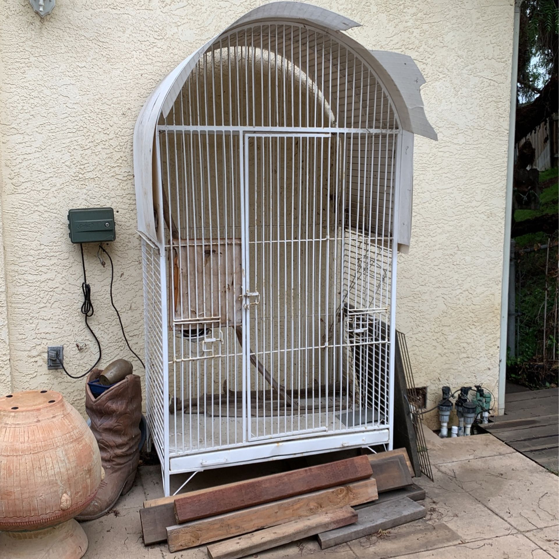 Large Bird cage With Rollers For Sale