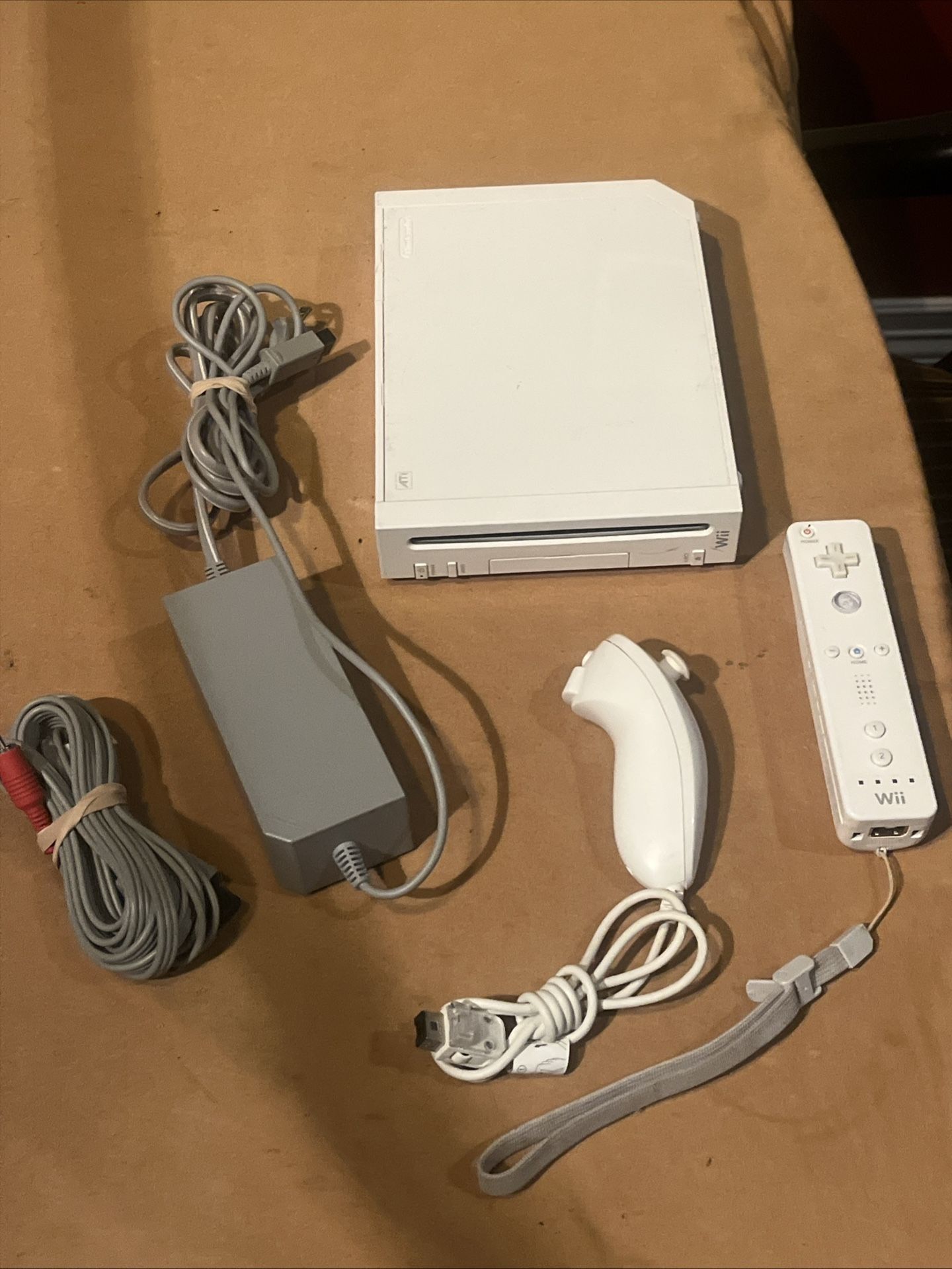 Nintendo Wii RVL-001 White Console w/ Cables & Controller (No Sensor Bar)