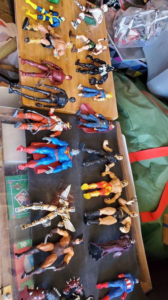 Lot of 20 Action figures NOT SELLING SEPARATELY $60