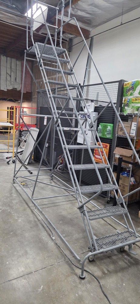 12 Step Rolling Ladder