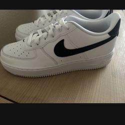Women’s Nike Size 8