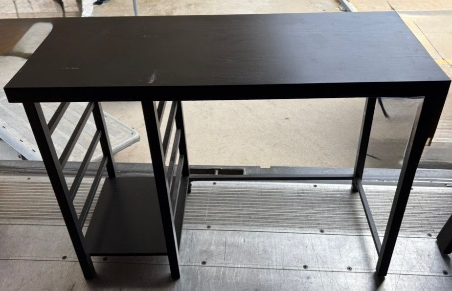 Black Desk