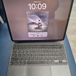 IPAD 13 INCH M4  BUNDLE - READ DESCRIPTION 