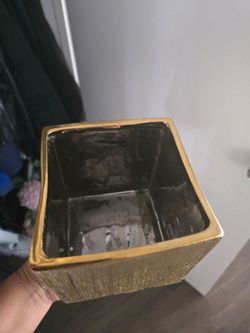 Gold Vase Decor