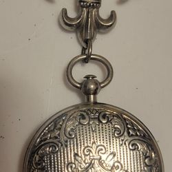 Vintage Fleur de Lis Photo Locket Brooch Pin Silver Tone Old Photo Inside