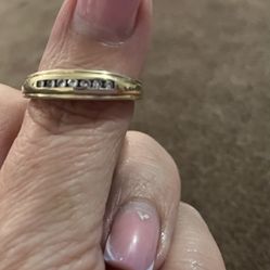 14 Kt - Diamond  Between Size 9 1/2 And 10 Men’s Wedding Band 