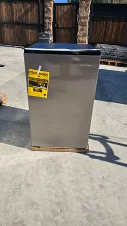 Vissani mini refrigerator