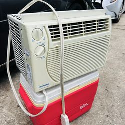 Air conditioning for window BTU 6000 The air works very well, the very cold air 🥶