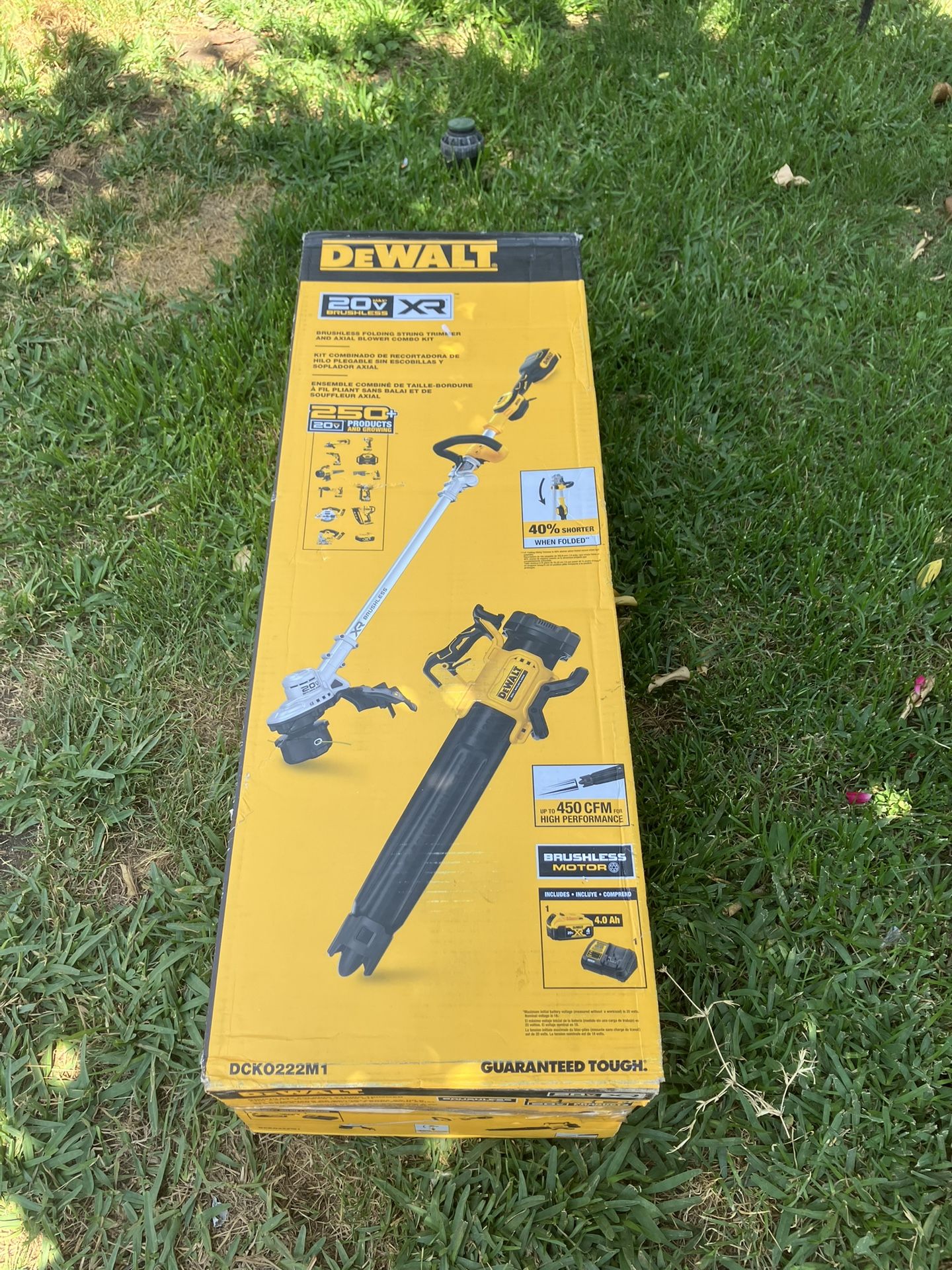 DEWALT 20V MAX Cordless Battery Powered String Trimmer & Blower Combo Kit with (1) 4 Ah Battery & Charger