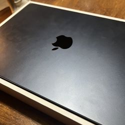 13.6-inch MacBook Air with Apple M2 chip