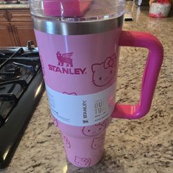 Hello Kitty Stanley 40oz Flow Stat Tumbler