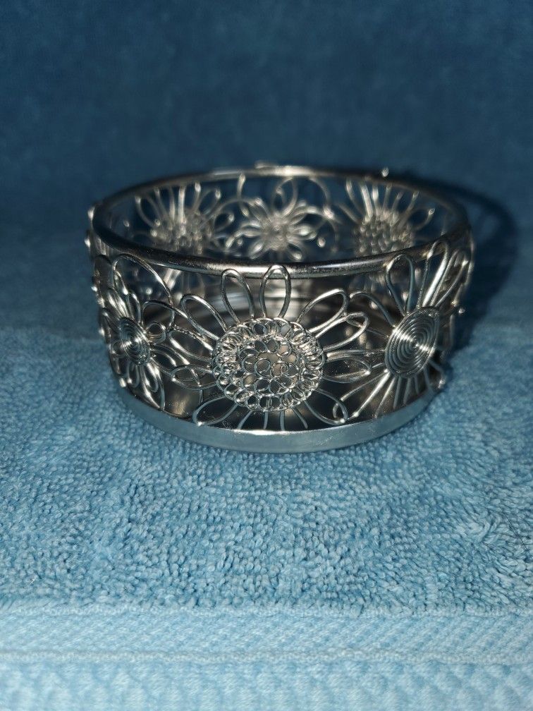 Beautiful Flower Pillar Candle Holder (Candle included)