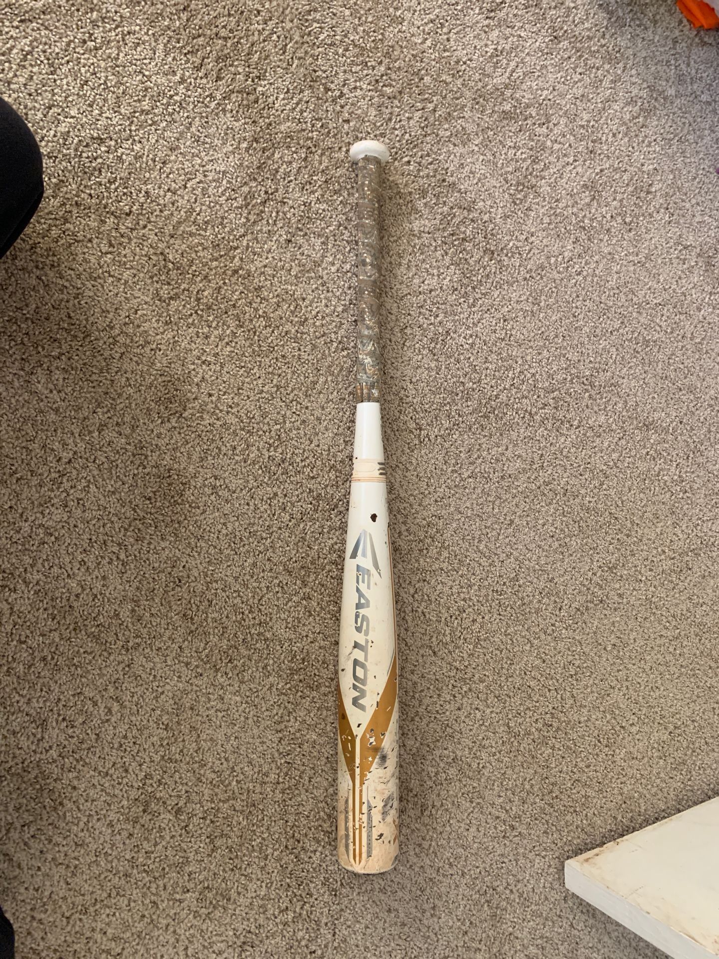 Easton Ghost BBCOR 31/28 32 inch wooden bat. And ball bag