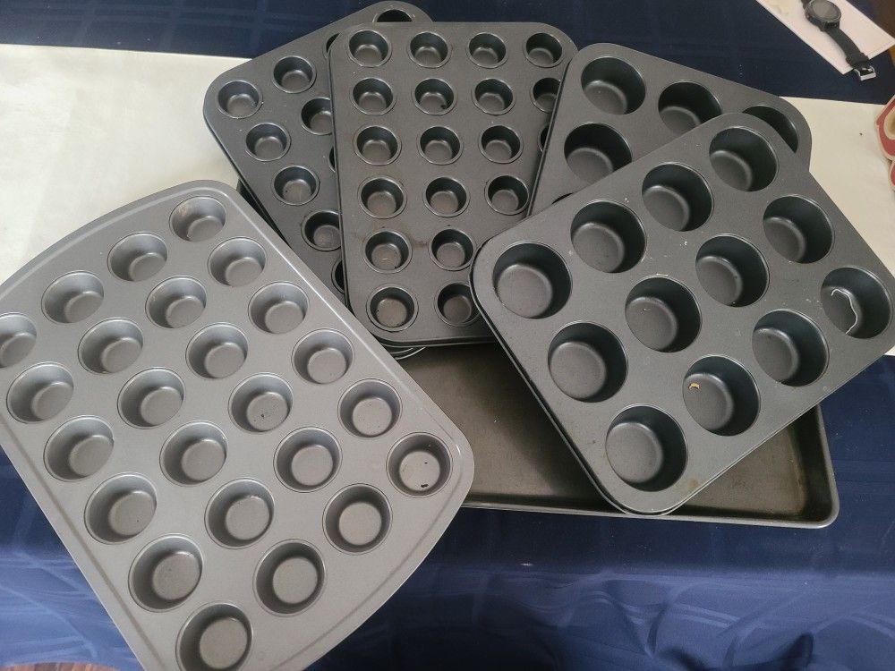 Wilson Cookie Sheet Cupcake/Muffin Trays And Round Cake/Pie
