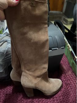 Womens Size 7 Authentic  UGG boots