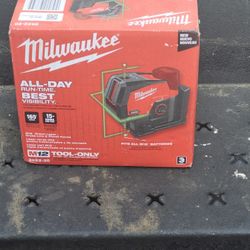 
Milwaukee - M12 12-Volt Lithium-Ion Cordless Green 125 ft. Cross Line and Plumb Points Laser Level (Tool-Only)
